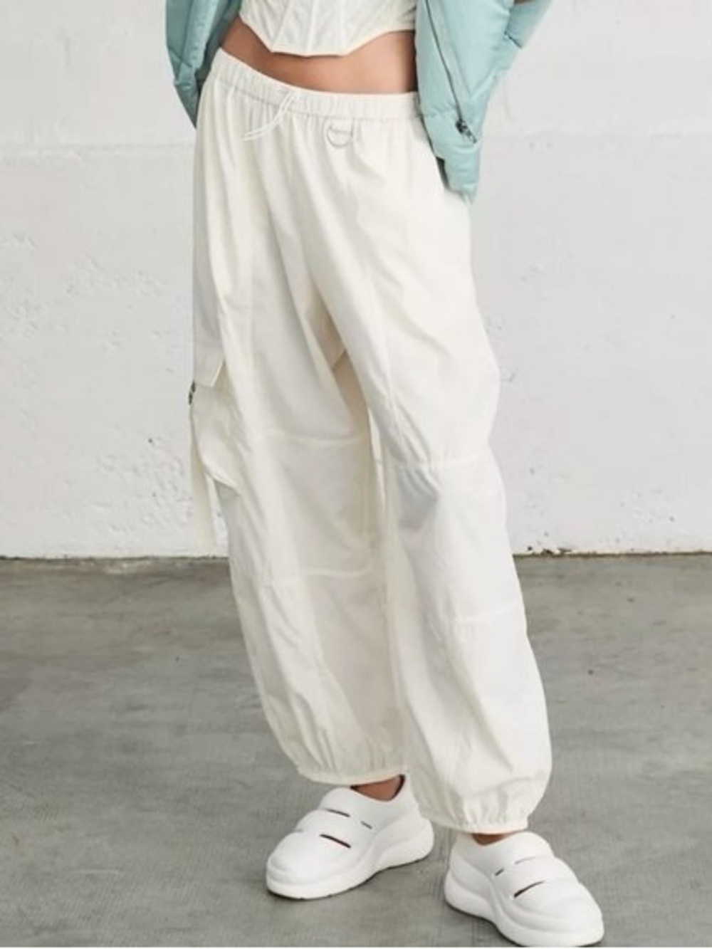 Urban Outfitters Jana parachute cargo pants White size Small